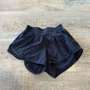 Lululemon hotty hot shorts 2.5 inch